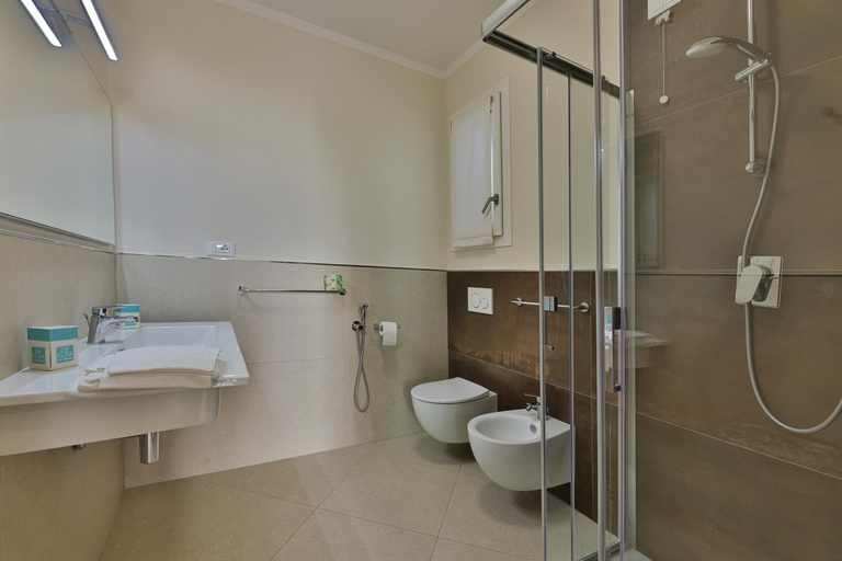 Bathroom 2, Camping Village Le Calanchiole, Livorno