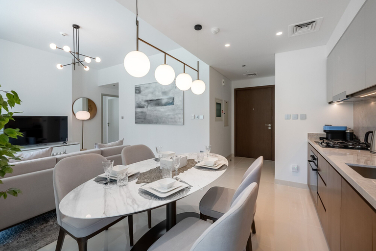 Room 4, Chic 1BR in Emaar Beachfront, Dubai