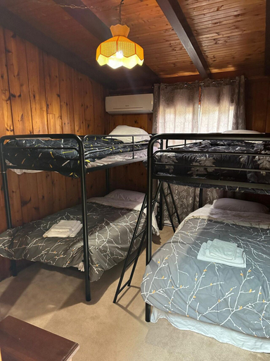 Room 2, Rustic Cottage w Heating Kitchen Canal Lake, Kawartha Lakes