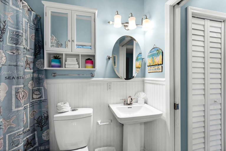 Bathroom 3, Baywatch G7, Escambia