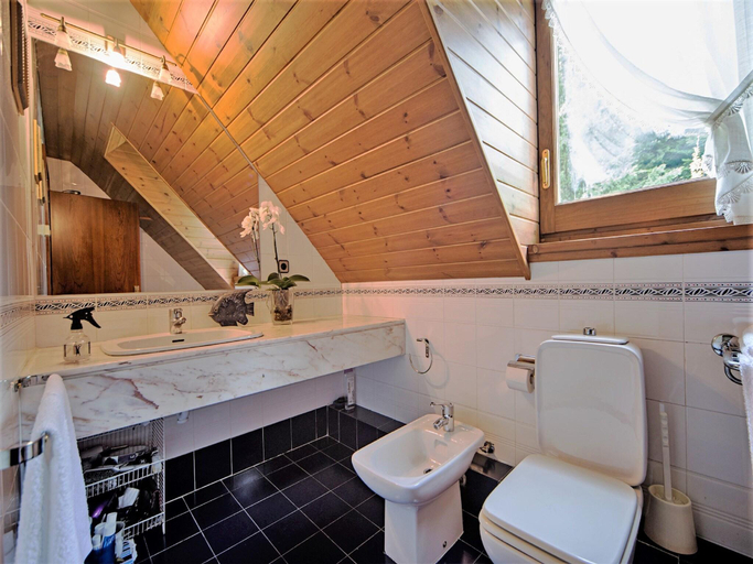 Bathroom 3, Holiday Home in Vielha near Baqueira Ski Area, Lleida