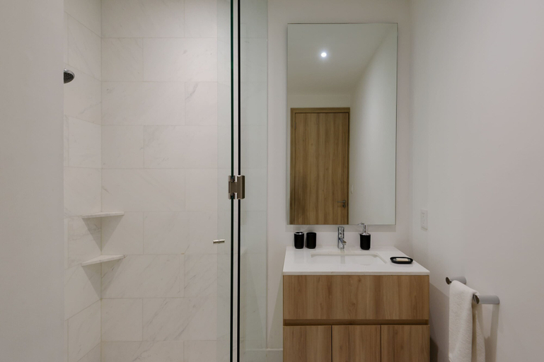 Room 4, w Impressive 2BR w Balcony in Cuauht moc, Mexico City