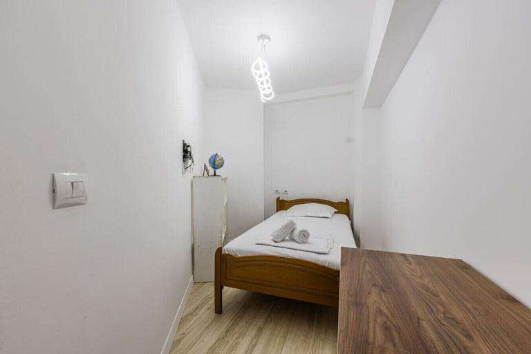 Room 2, Spacious Stay in the Heart of Tirana, Tirana