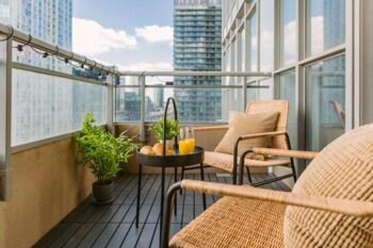 Exterior 5, Toronto. 21 Iceboat Ter 48 Floor, Toronto