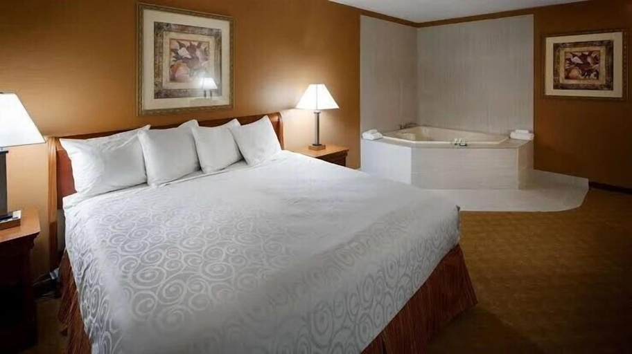 Bedroom 3, Days Inn By Wyndham St Charles Il, Kane