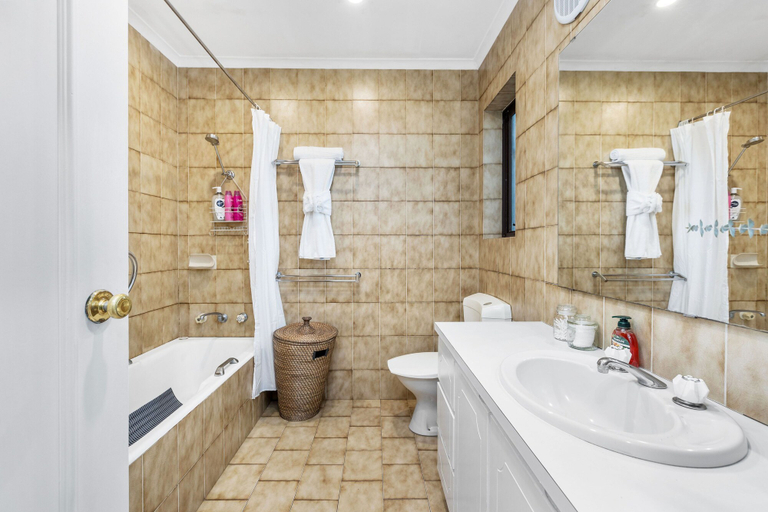 Room 5, 3bdr Urban Family Retreat - Subiaco, Perth