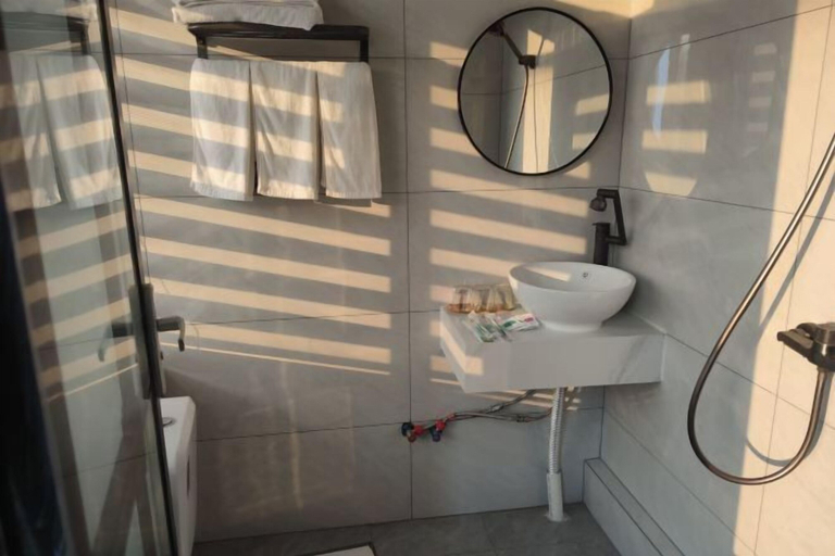 Bathroom 5, Yinhai Hotel, Changsha
