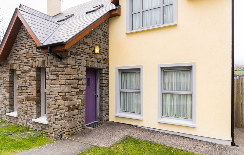 Room 4, 3 Bedroom pet Friendly Home With Access to Pool
