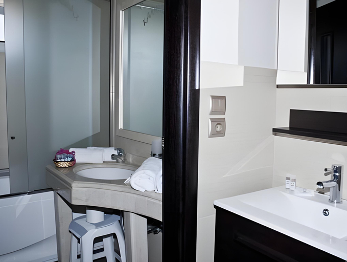 Bathroom 3, Hotel Tolo, Peloponnese