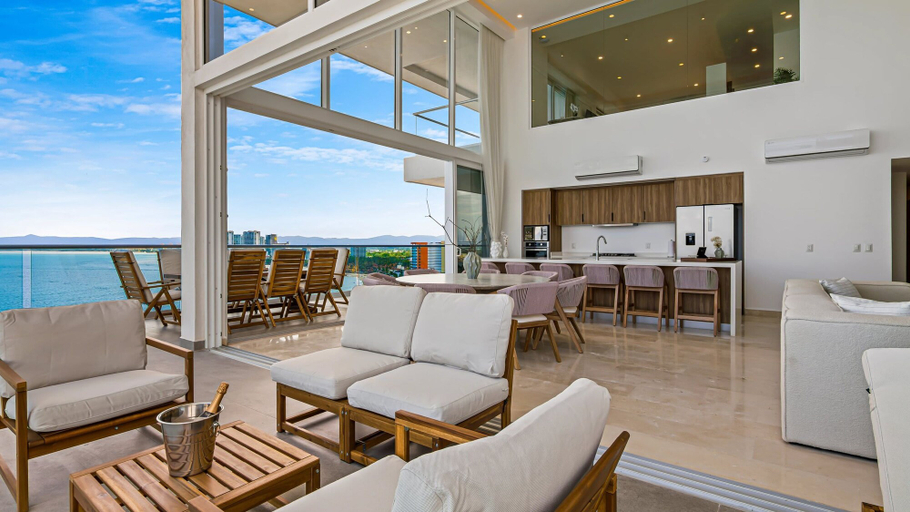 Room 5, Beachfront Luxury 4BR Penthouse With Incredible Ocean Views, Puerto Vallarta