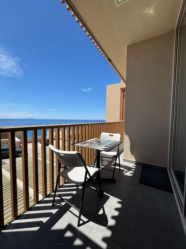 Room 2, Villa Dea Green Coast 166c Seaview Balcony, Vlorës