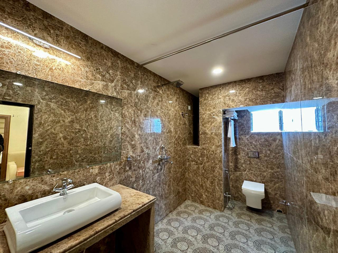 Bathroom 4, The Elgin Hotel, Kolkata