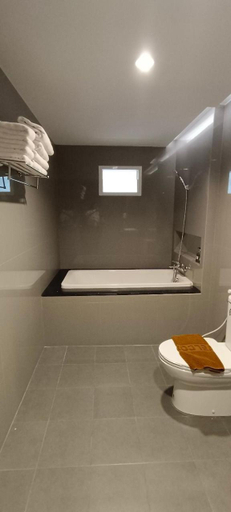 Bathroom 5, The Airport Courtyard Suvarnabhumi Airport, Lat Krabang