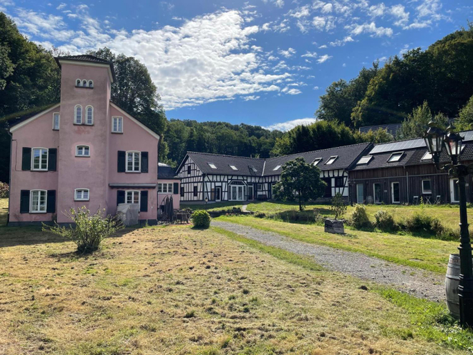 Exterior view 5, Ruhige Apartments mit guter Bahnanbindung und Kuchennutzung, Rheinisch-Bergischer Kreis