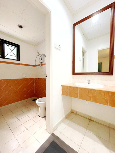 Bathroom 5, A'FAMOSA Pool Villa by S&T Homez, Alor Gajah