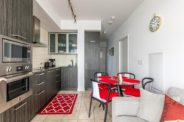 Room 2, Classy 1 Bedroom Condo on 32 Floor in Downtown, Toronto