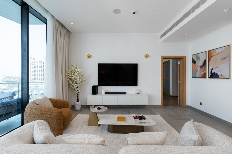 Room 5, Refined 2BR Apt w Beach Access at The Palm, Dubai