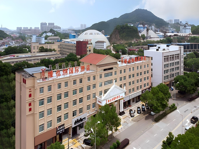 Exterior & Views