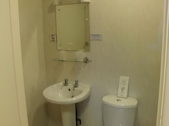 Bathroom 4, Brincliffe Hotel, Blackpool