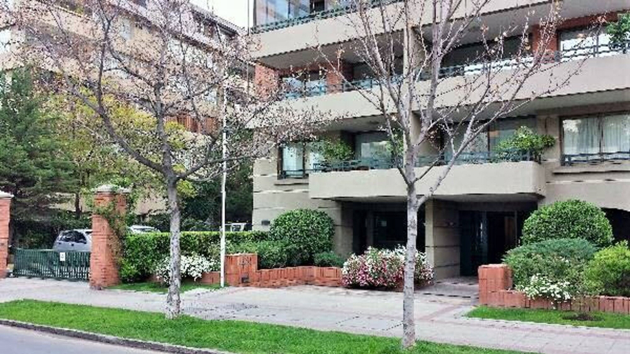 Room 5, Carmencita St I Classic 1 Bedroom Apartment in El Golf, Santiago