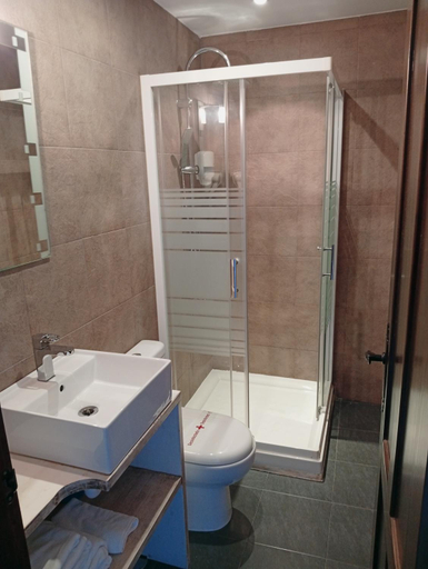 Bathroom 3, Hotel el Rincon de Yaxu, Asturias
