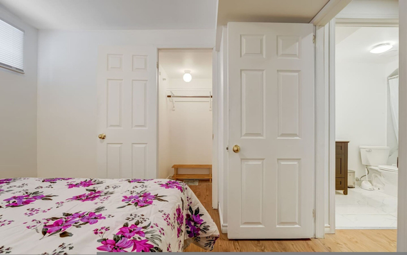 Room 2, Comfortable Whitby 2 Bedroom Lower Suite, Durham