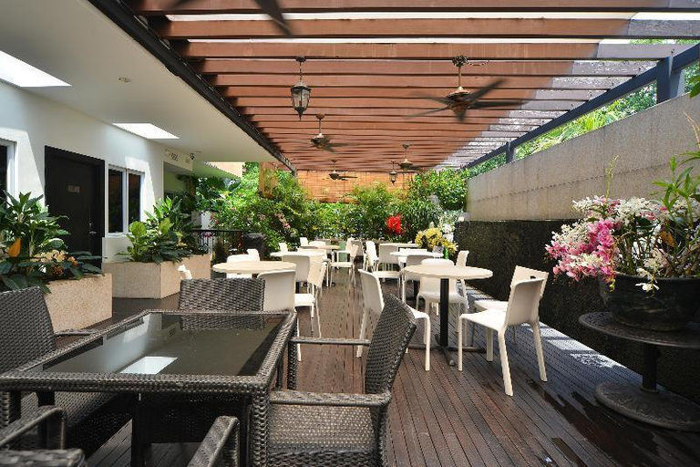 Public Area 2, RedDoorz Near Marine Parade Central, Singapore
