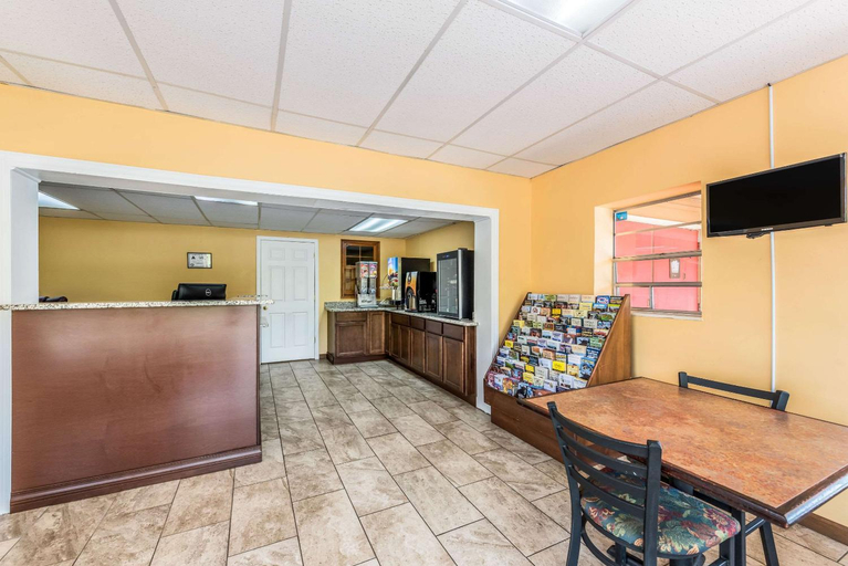 Public Area 2, Americas Best Value Inn Franklin, Macon