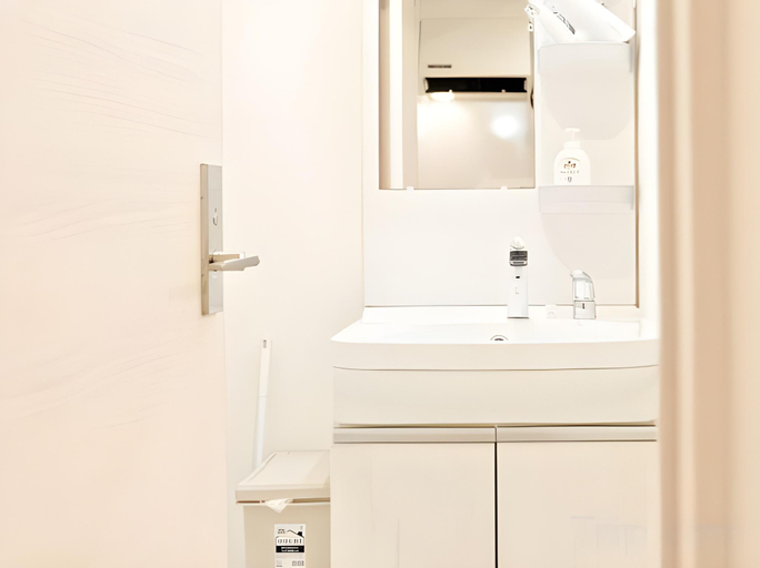 Bathroom 4, Mi-Ochiai Soluna White, Shinjuku
