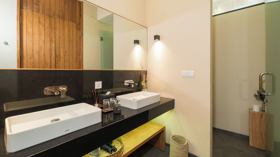 Bathroom 4, M Villa 318 Canggu, Badung