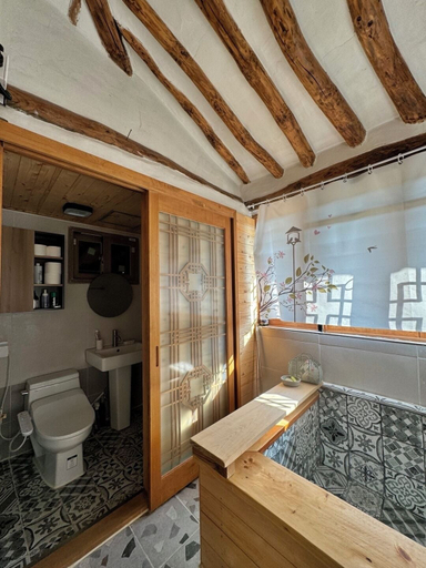 Bathroom 4, Jukrokjungsa hanokstay, Gurye