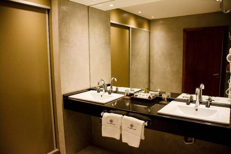 Bathroom 4, HOTEL TERMAS VICTORIA Wellness Spa, Victoria