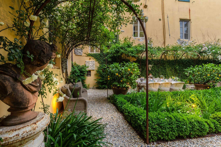 Room 4, Casa Vanny an Apartment With Private Garden, Lucca