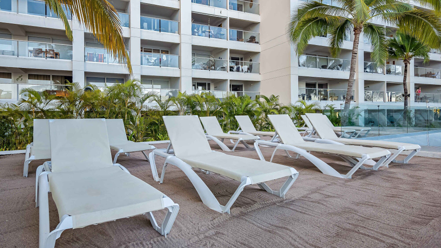 Room 3, Stunning Beachfront Condo Sea Views Pools, Puerto Vallarta