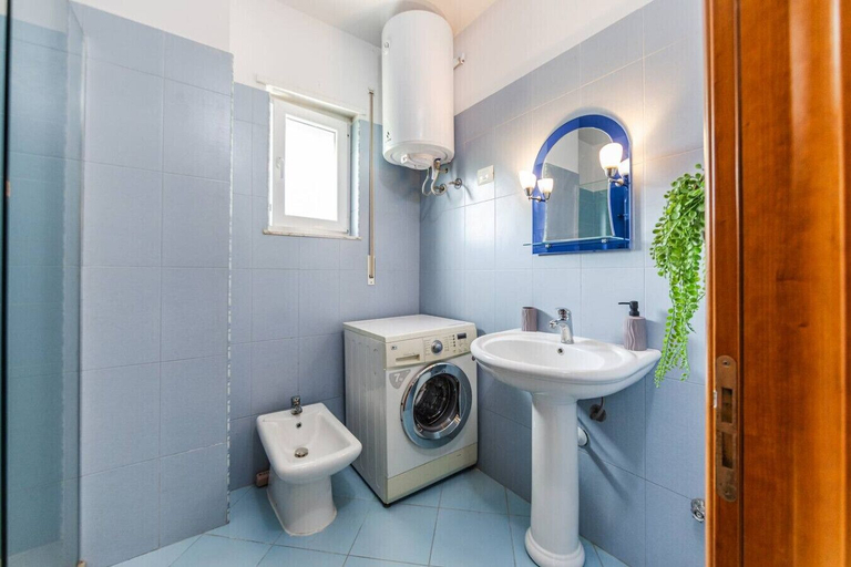 Room 3, Seaside Stay Apartment 1BR With Beach Access, Vlorës