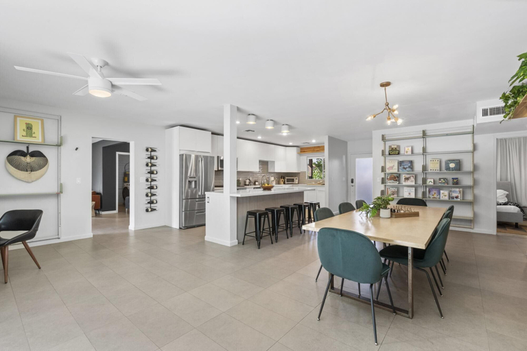 Room 5, Mid Century Stunner by Homeslice Stays, Maricopa