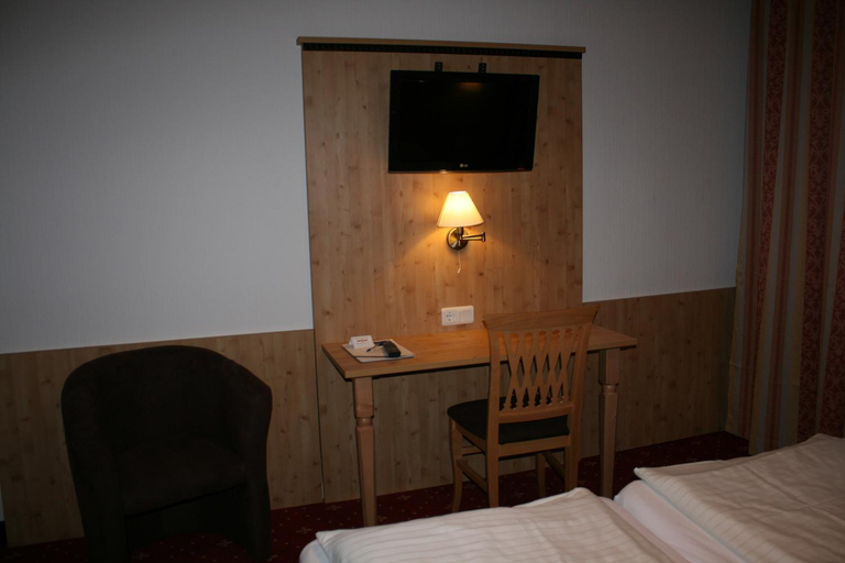 Bedroom 2, Hotel Lindwurm, Gmunden