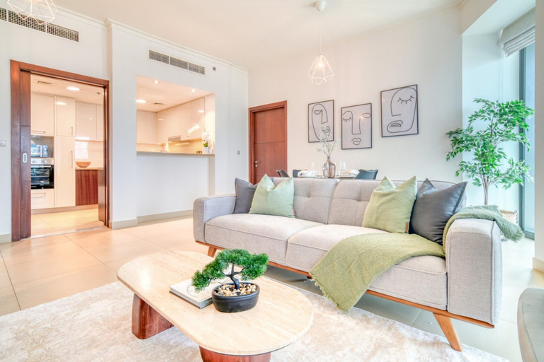 Room 3, Trendy 2BR Downtown Apt Steps From Burj Khalifa, Dubai