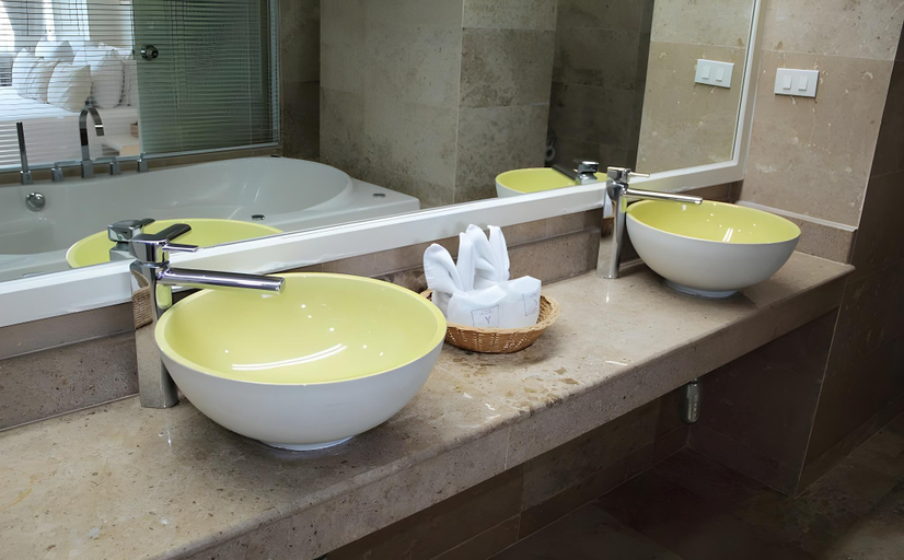 Bathroom 3, V Verve Service Apartment Hotel, Muang Chachoengsao