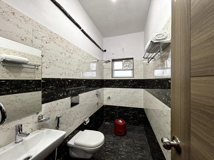 Bathroom 3, Hotel Arul's, Udaipur