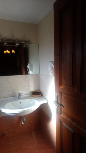 Bathroom 5, Hotel Pelasgos, Peloponnese