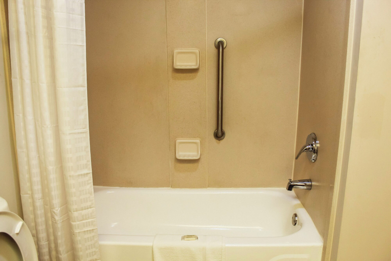 Bathroom 5, Days Inn by Wyndham Cedartown, Polk