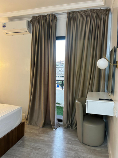 Others 4, Boulevard Crystal hotel, Tanger-Assilah