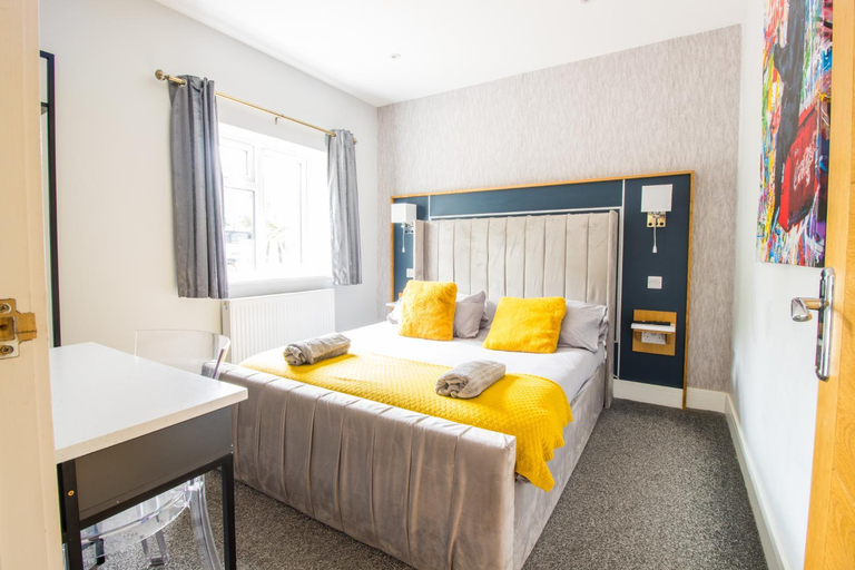 Others 4, Luxury Woodlands Lodge With Hottub Courtyard, Lincolnshire