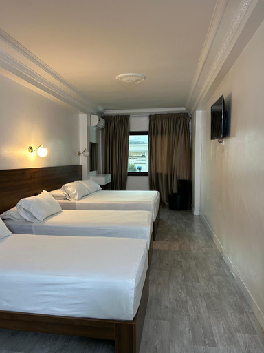 Others 5, Boulevard Crystal hotel, Tanger-Assilah