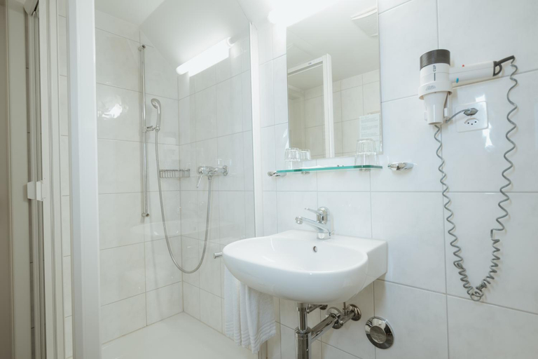 Bathroom 2, Parkhotel Schwert - Self-Check-in, See-Gaster