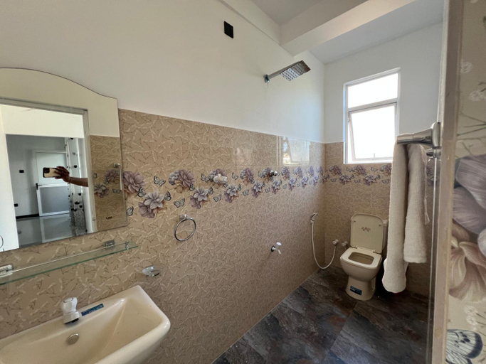 Bathroom, Nio Lit, Weligama