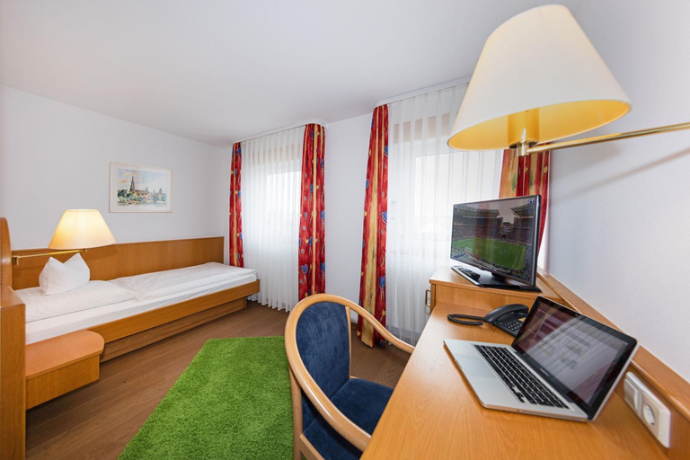 Bedroom 2, Gasthof - Hotel zum Ochsen GmbH, Alb-Donau-Kreis