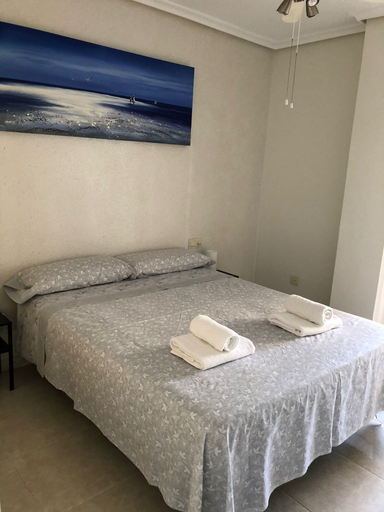 Room 5, Amplio Apartamento Turistico en Torrevieja, Alicante