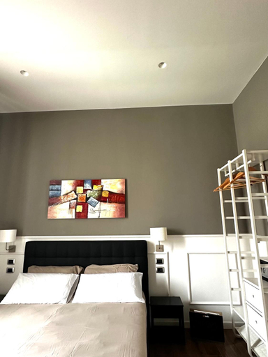 3, Naiadi Rooms, Syracuse